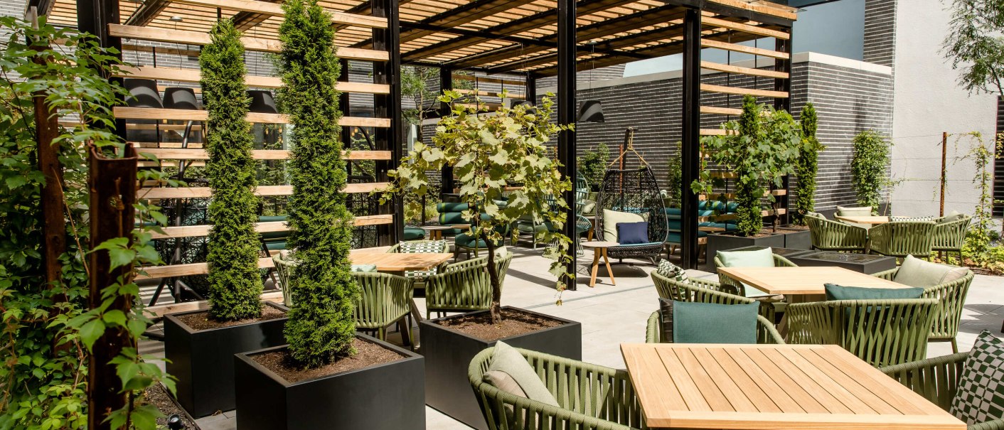 Terrasse, © Motel One - Stuttgart Hauptbahnhof