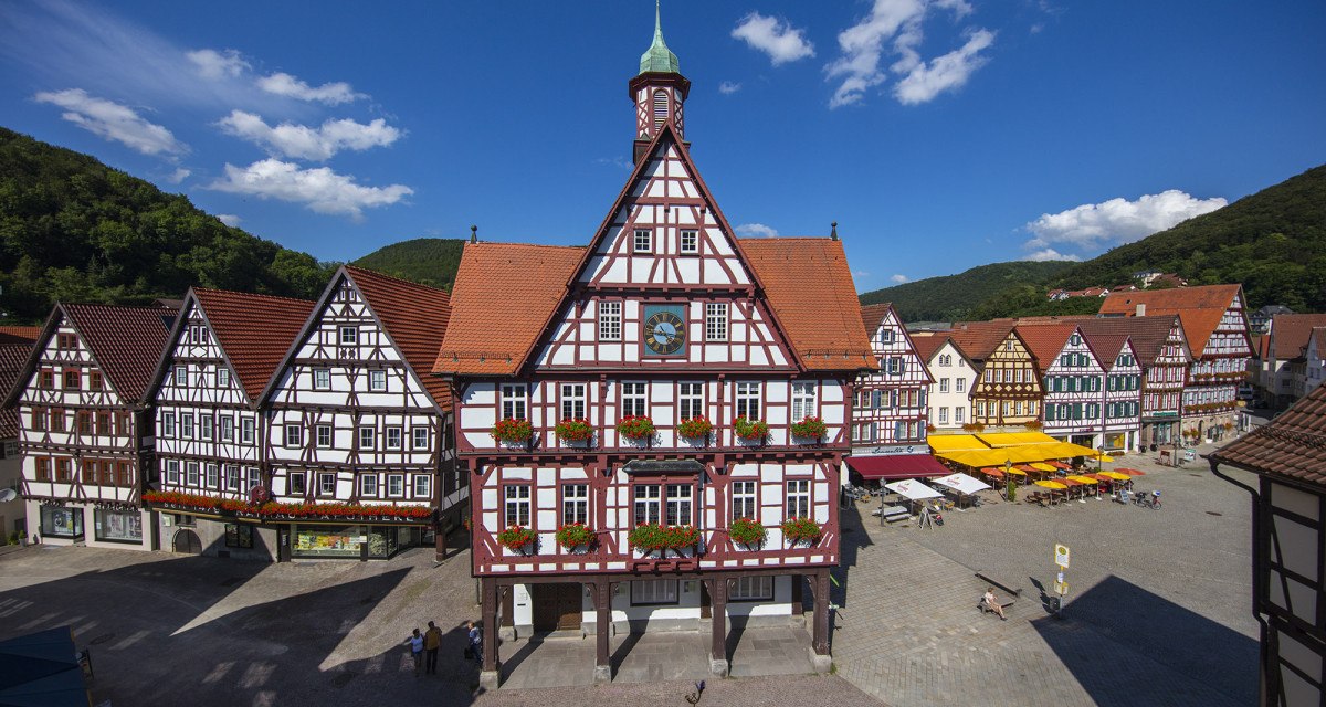 Blick auf das Rathaus von Bad Urach, © Bad Urach Tourismus