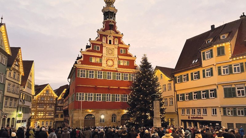 Weihnachtsbaum vor dem Alten Rathaus © helmutsdotter, © Kulturamt der Stadt Esslingen am Neckar