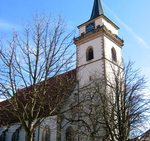 Die Kirchturmspitze der Martinskirche in Metzingen wurde nach den Plänen von Heinrich Schickardt erbaut.