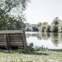 Idyllischer Rastplatz mit Schwungliege am Beutwangsee, © U. Jendrass, Stadt Nürtingen