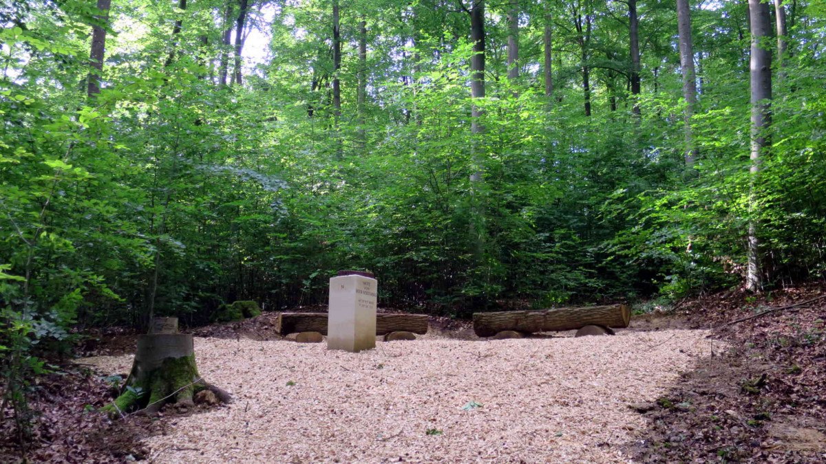 Platz an der "Mitte von Baden-Württemberg", © Schwäbischer Albverein, Ortsgruppe Böblingen