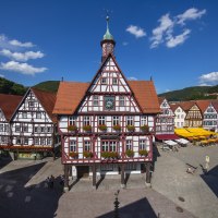 Blick auf das Rathaus von Bad Urach, © Bad Urach Tourismus