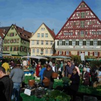 Marktplatz Esslingen mit Wochenmarkt