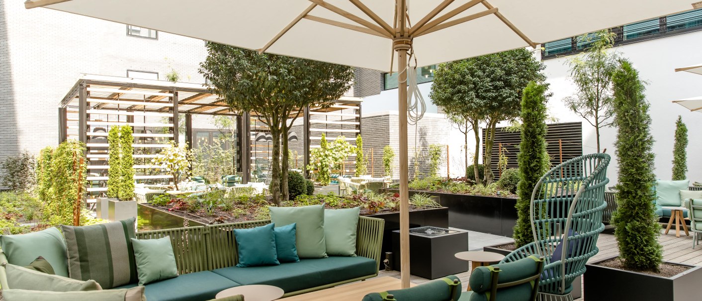 Terrasse, © Motel One - Stuttgart Hauptbahnhof