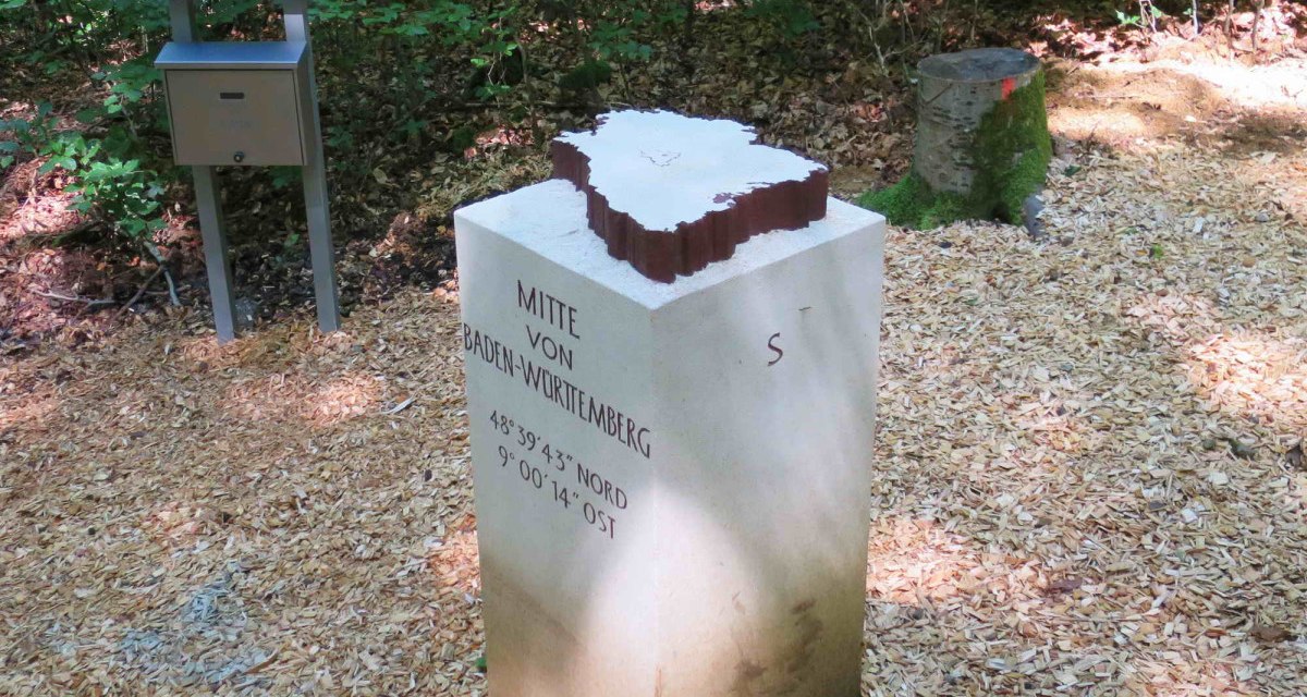 Stubensandsteinskulptur an der Mitte von Baden-Württemberg, © Schwäbischer Albverein OG Böblingen