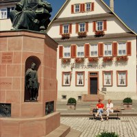 Marktplatz mit Keplerstatue und Stadtmuseum in Weil der Stadt