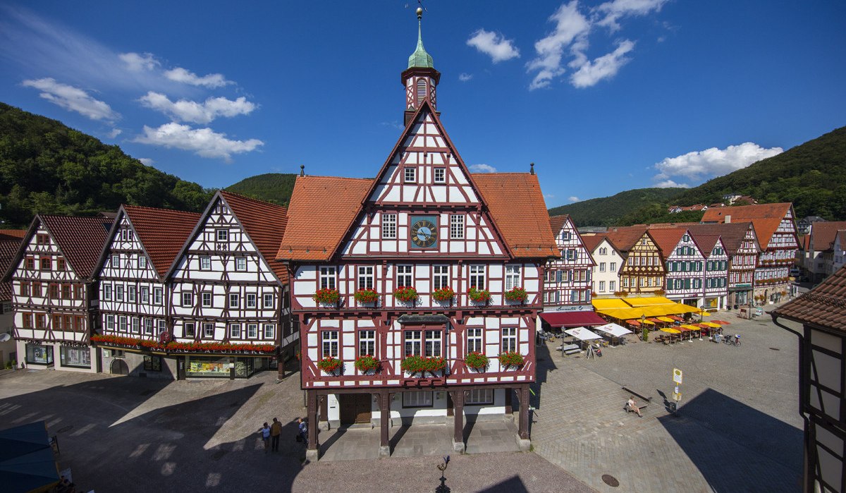 Blick auf das Rathaus von Bad Urach, © Bad Urach Tourismus