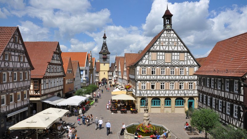 Altes Rathaus Winnenden mit Marktbrunnen