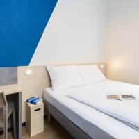 Standard Zimmer mit Doppelbett, © DQuadrat Living GmbH