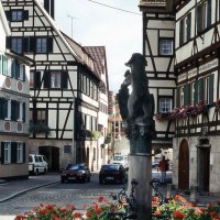 Marktplatz mit Fachwerkhäusern und Marktbrunnen, © Stadt Wiesensteig