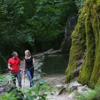 Der Nordic Walking Weg führt entlang des Gütersteiner Wasserfalls, © Bad Urach Tourismus