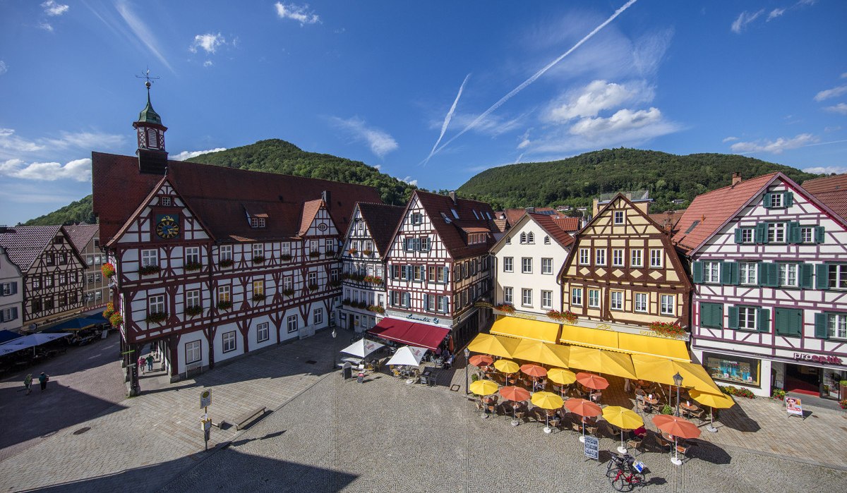 Der Marktplatz lädt zum Verweilen ein, © Bad Urach Tourismus