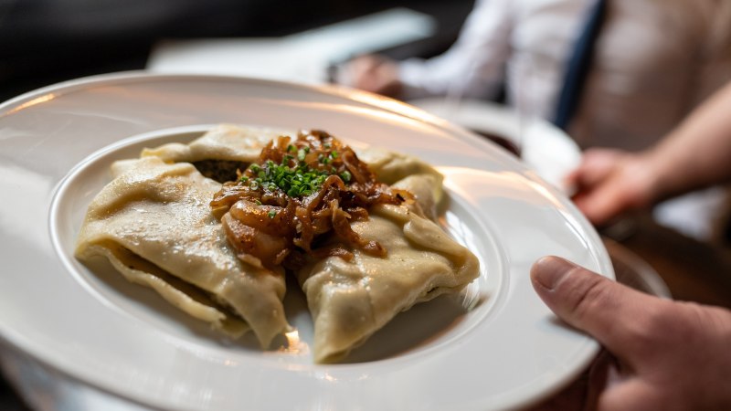 Maultaschen mit geschmelzten Zwiebeln, © Stuttgart-Marketing GmbH, Martina Denker