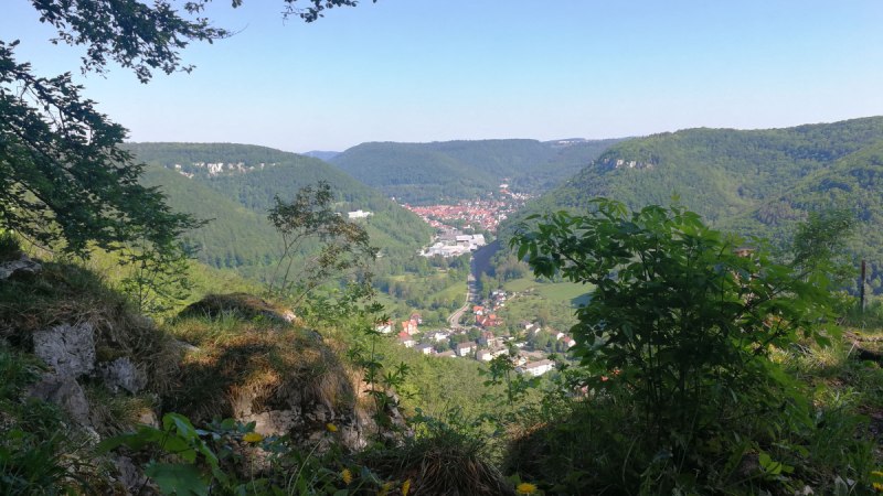 Vom Schorrenfels hat man einen tollen Blick auf Bad Urach, © Bad Urach Tourismus