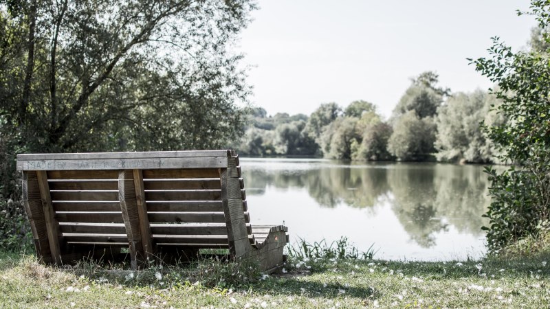 Idyllischer Rastplatz mit Schwungliege am Beutwangsee, © U. Jendrass, Stadt Nürtingen