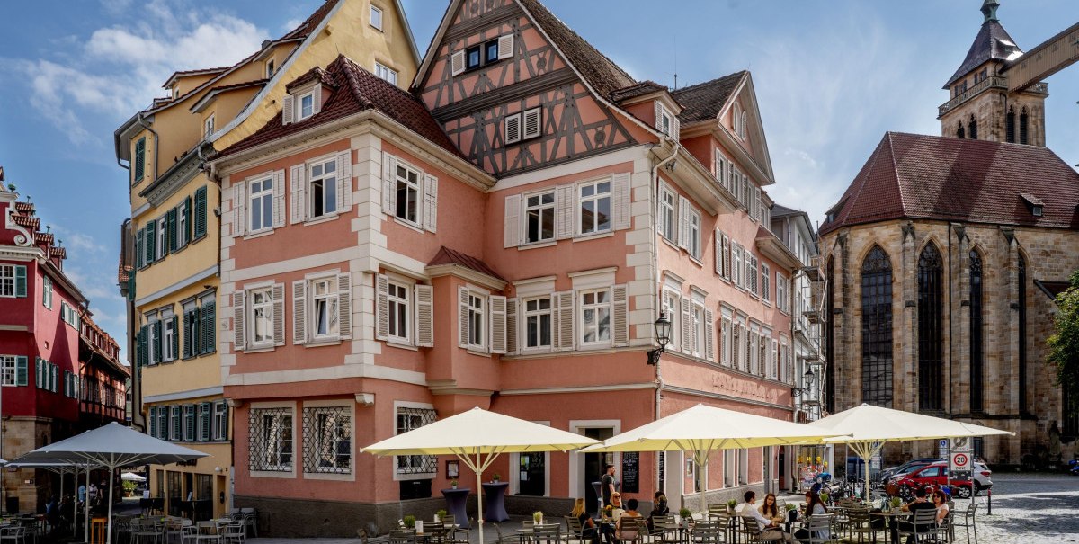 Außenansicht der Vinothek am Markt im Herzen der Esslinger Altstadt, © TeamWerk Esslingen - eine Marke der Weingärtner Esslingen eG