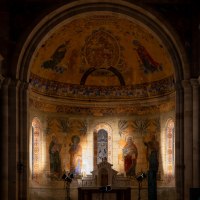 Chorraum der Johanniskirche mit bunten Malereien., © Foto: Mario Klaiber