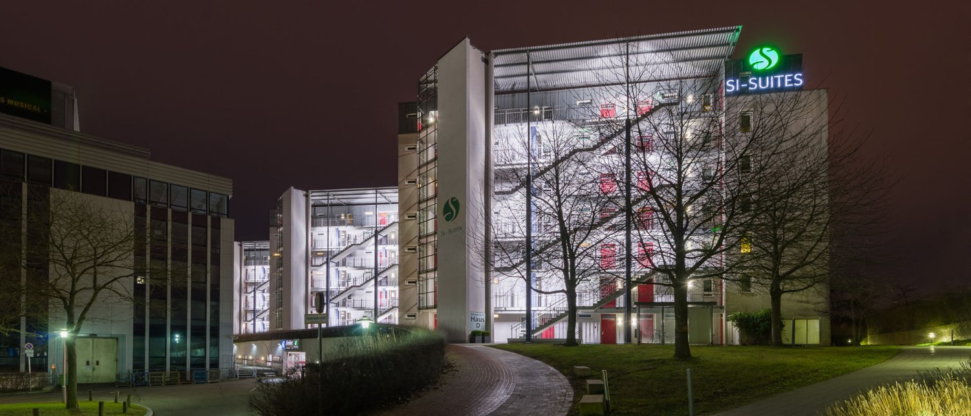 Hotel bei Nacht, © SI-SUITES